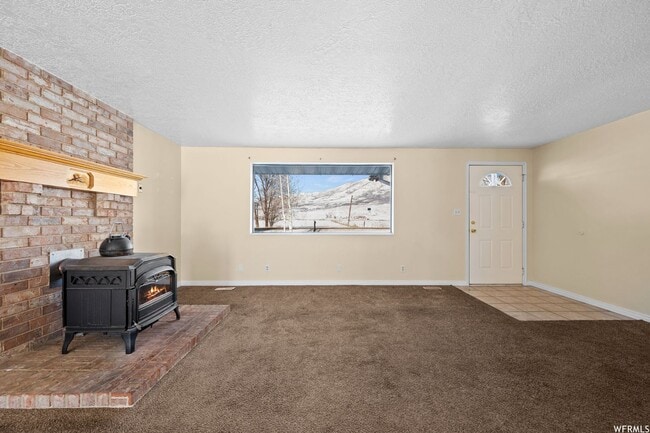 Building Photo - Beautiful home in Eden with amazing views from covered deck and 4 car garage