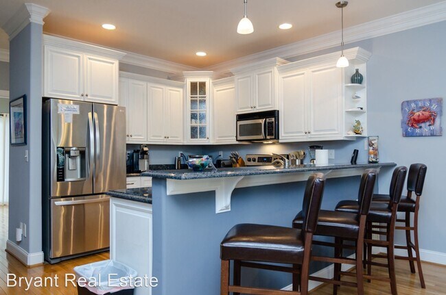 Building Photo - 4 br, 3.5 bath House - 202 North Fort Fish...
