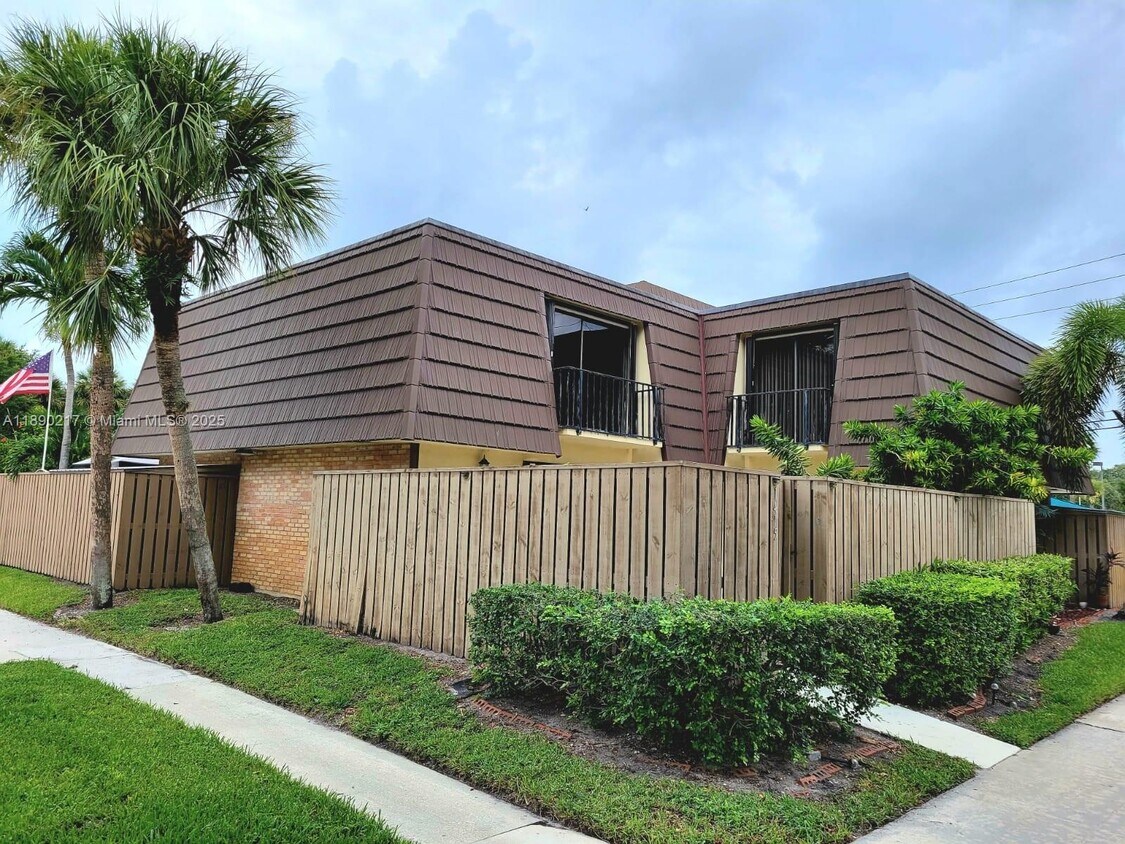 Foto principal - 1415 14th Ct
