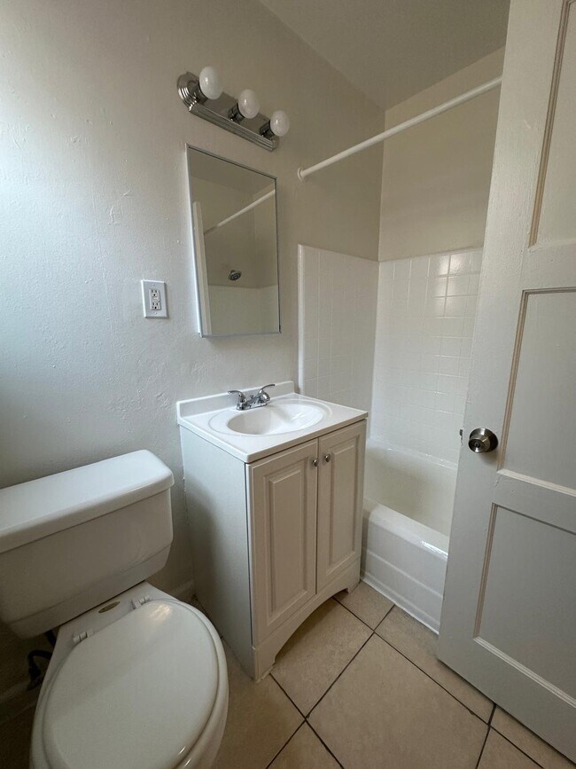 Foto del edificio - 1737 N Sycamore Ave