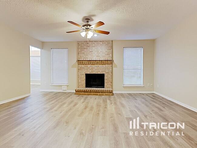 Foto del edificio - 16815 Shrub Oak Dr