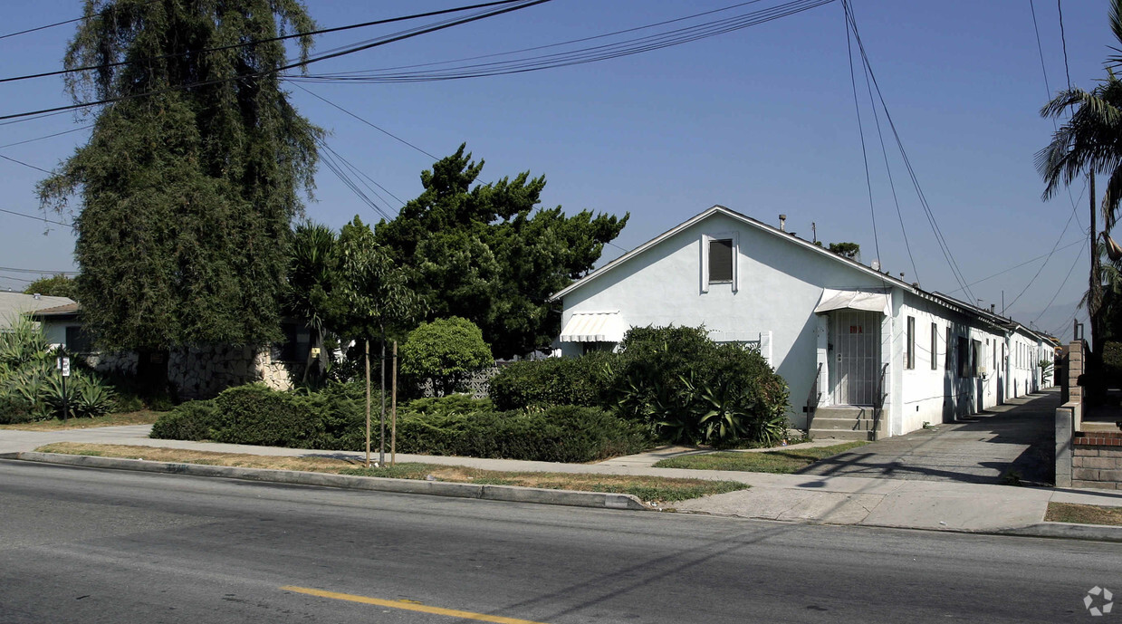 Primary Photo - 809-815 E Newmark Ave
