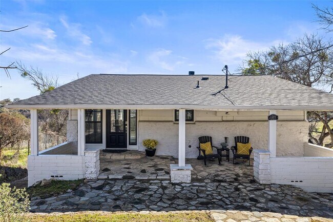 Building Photo - 1201 Lakeshore Dr