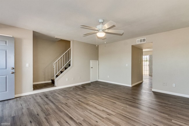 Building Photo - 3 br, 1.5 bath  - 1007 E Roma Ave 1A
