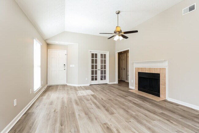 Building Photo - 2730 Riverbend Dr