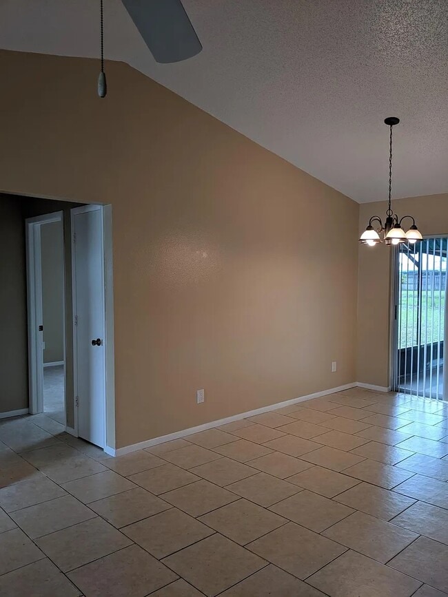 Foto del edificio - 3320 Barnsdale Dr