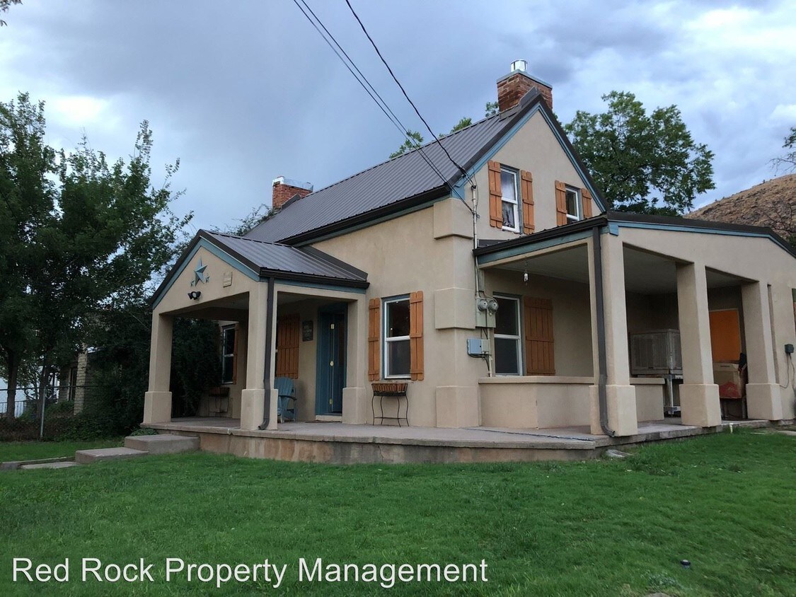 Primary Photo - 4 br, 1.5 bath House - 132 N Toquerville Blvd