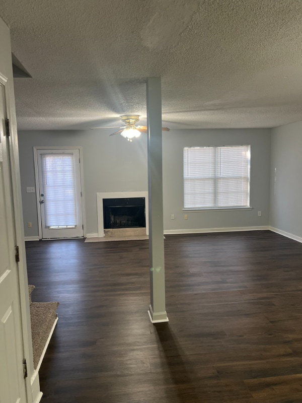 Foto del edificio - 6585 Carriage Ct