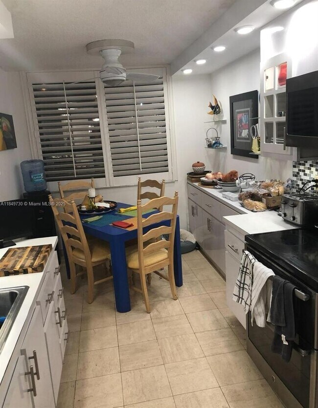 Foto del edificio - 900 NE 195th St