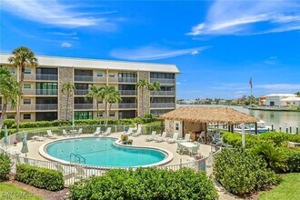Building Photo - 3000 Gulf Shore Blvd N