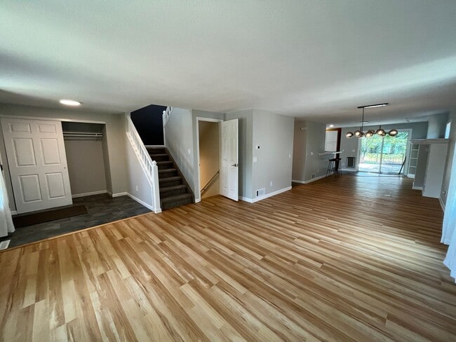 Building Photo - Beautiful Home on Large Lot