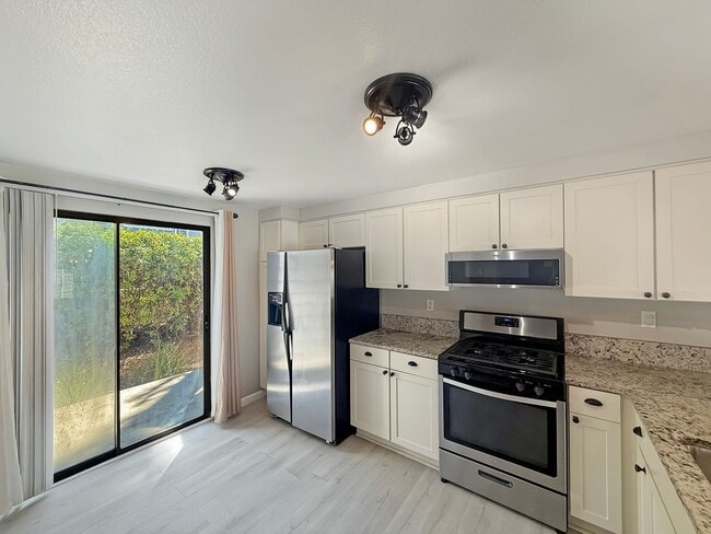 Building Photo - Stunning 2BD/2BA Condo on Scripps Ranch Bl...