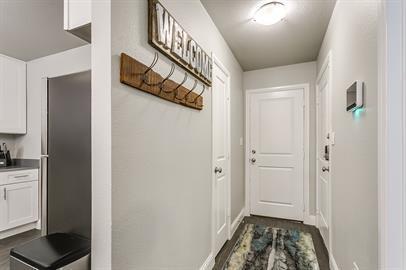Building Photo - 3809 Huntington Dr