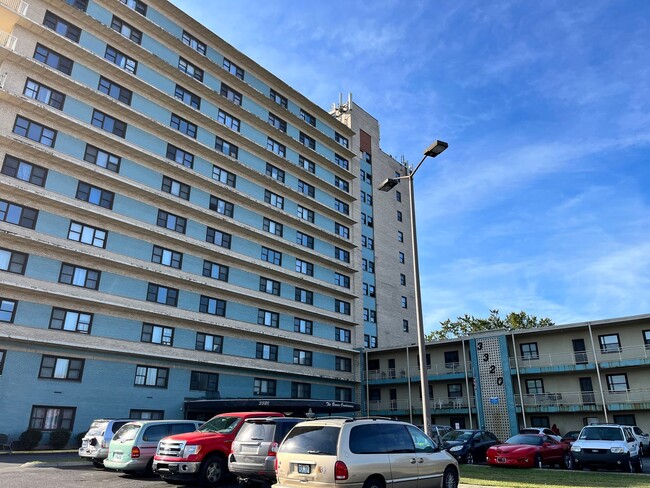 Foto del edificio - Bashford Manor area 1BR/1BA Condo with all...