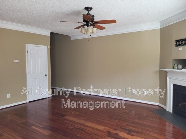 Building Photo - 563 Hansen Dr
