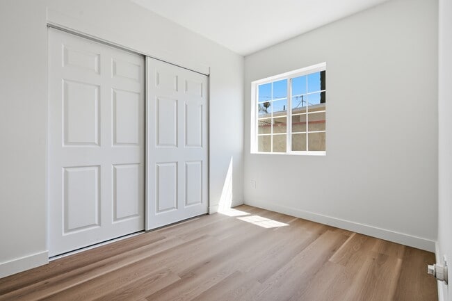 Building Photo - 11217 Lull St