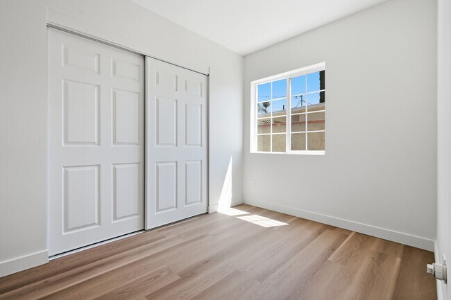 Foto del edificio - 11217 Lull St