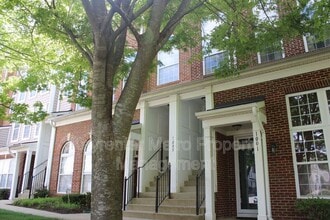 Building Photo - 1005 Treeland Way