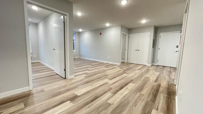Building Photo - 45 Ryle Ave