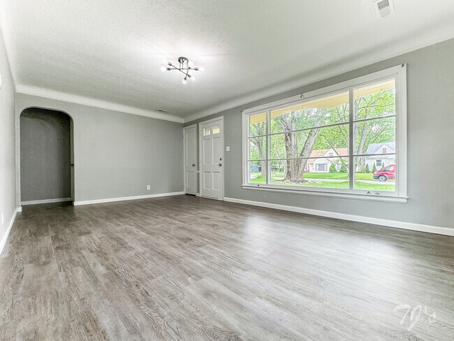 Building Photo - 6877 Beresford Ave