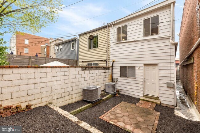 Foto del edificio - 1102 K St SE