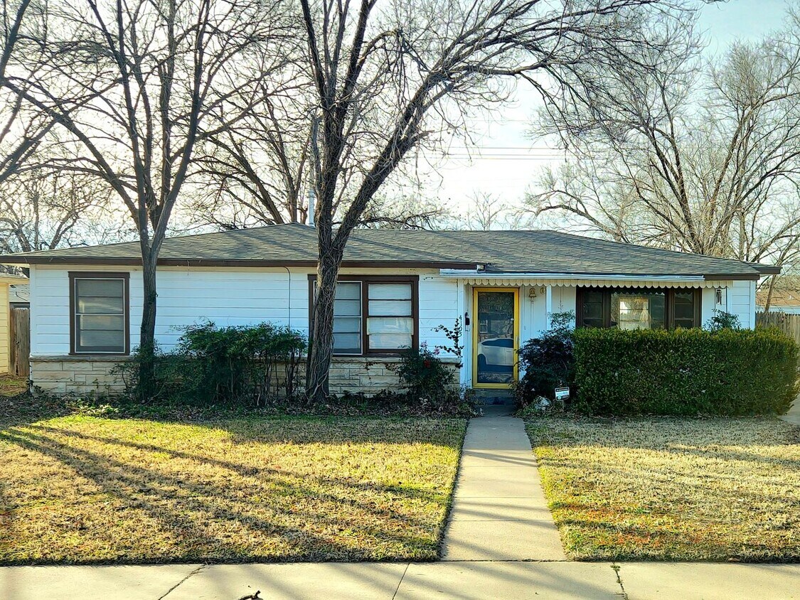 Primary Photo - Modern Chic Home Located in Medical District