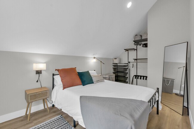 Foto del edificio - 646 S Lincoln St