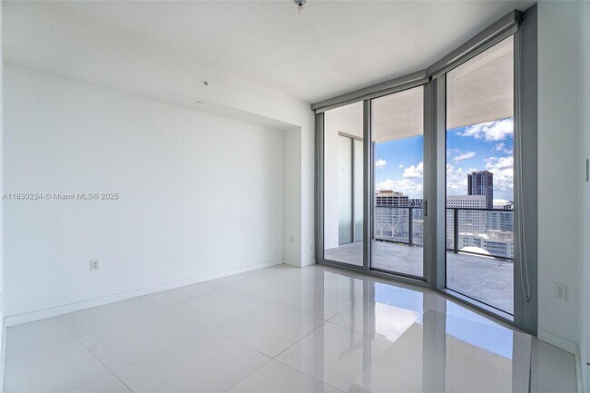 Foto del edificio - 851 NE 1st Ave