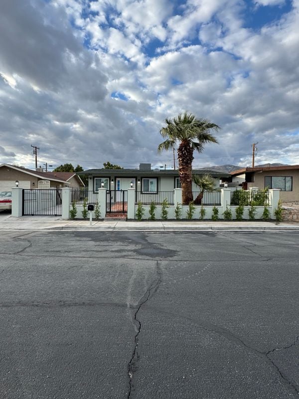 Foto principal - 66384 First Street