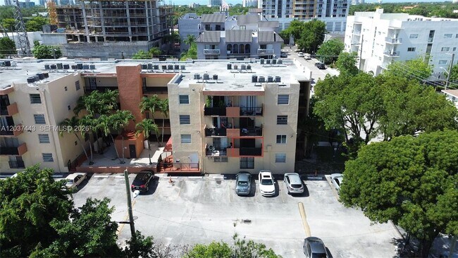 Building Photo - 677 SW 9th Ave