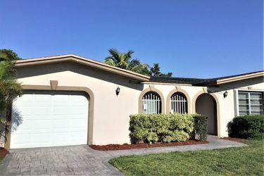 Building Photo - 16620 SW 93rd Ave