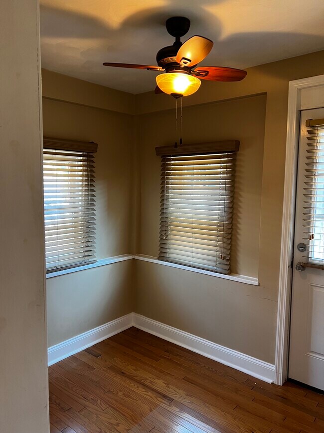 Espacio de oficina / Sala de estar al lado de la cocina - 4842 Hatfield St