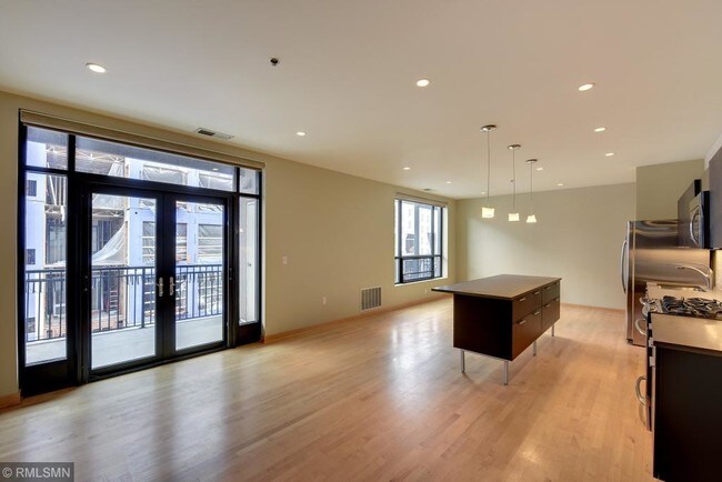 Foto del edificio - 3116 W Lake St