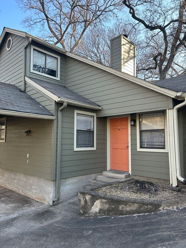 Building Photo - 1610 Waterloo Tr