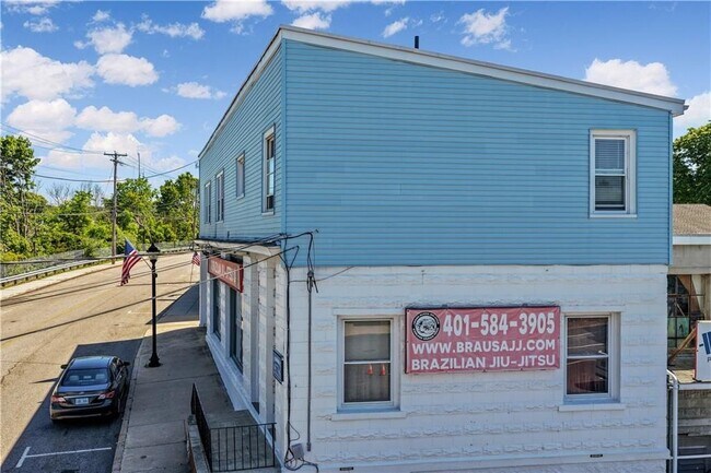 Foto del edificio - 33 Railroad Ave