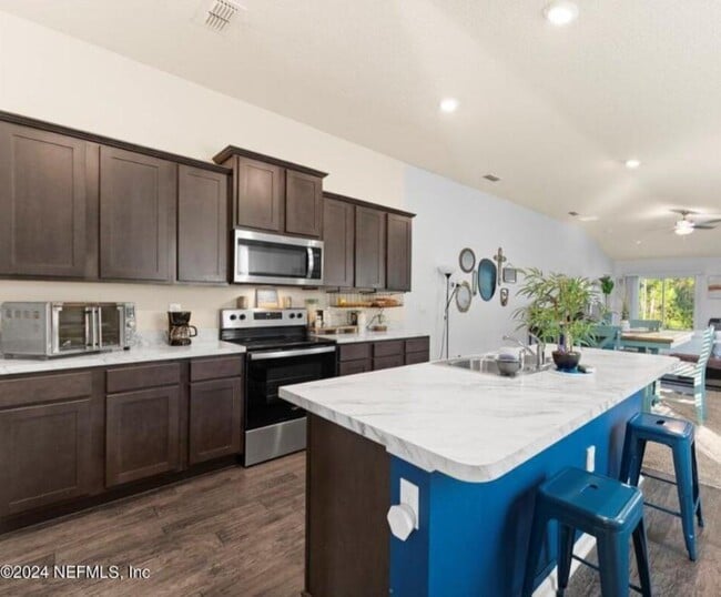 Building Photo - 6021 Bucking Bronco Dr