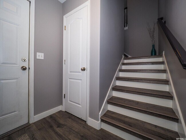 Building Photo - Beautifully Updated Foxboro Townhome – Steps from Nature Trails