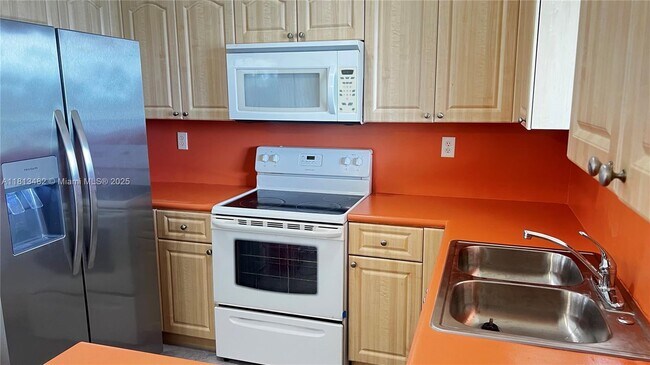 Building Photo - 1480 SE 24th Ct