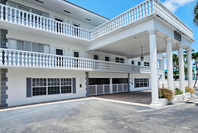 Foto del edificio - 1461 S Ocean Blvd