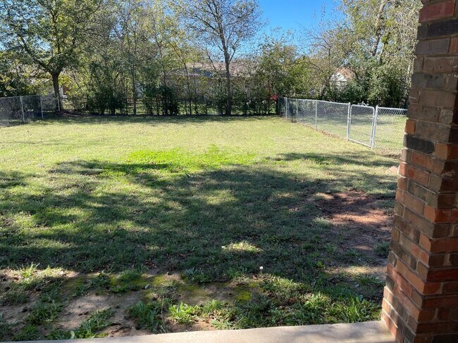 Foto del edificio - 307 N Jordan St