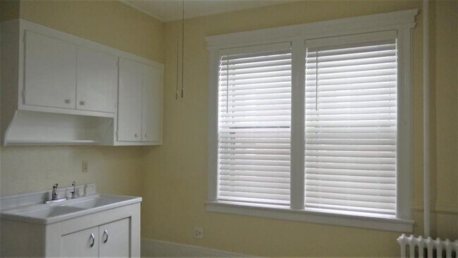 Foto del edificio - 390 Fairview Ave