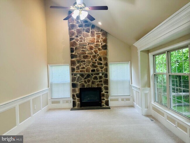 Building Photo - 1150 Bridle Path Dr