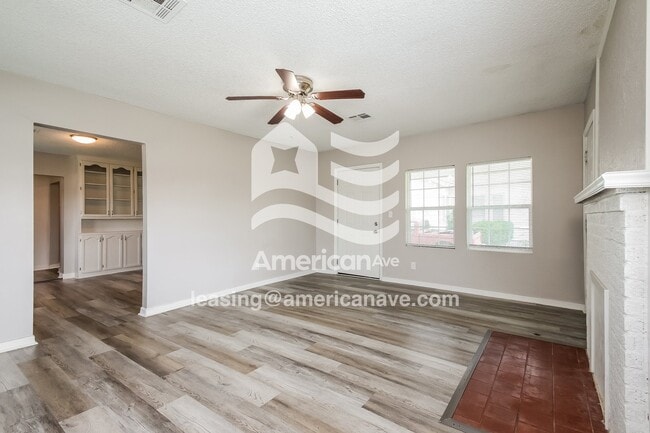 Foto del edificio - 210 E Will Rogers Blvd