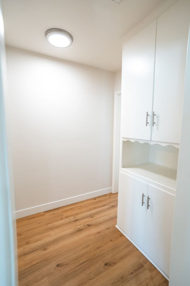 Building Photo - Spacious 1 Bedroom in Torrance with Washer...