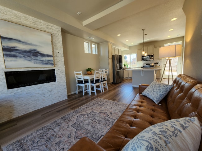 Building Photo - 7046 Silvergrass Dr