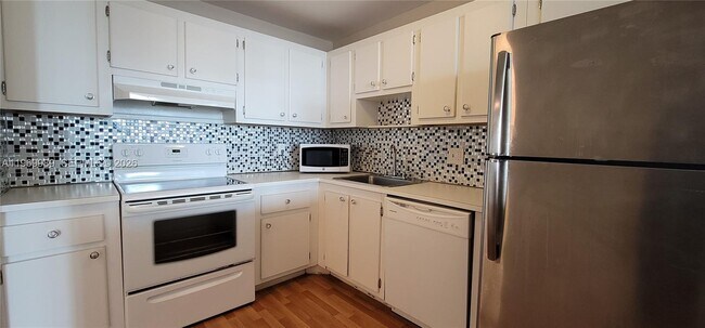 Building Photo - 1300 NE Miami Gardens Dr