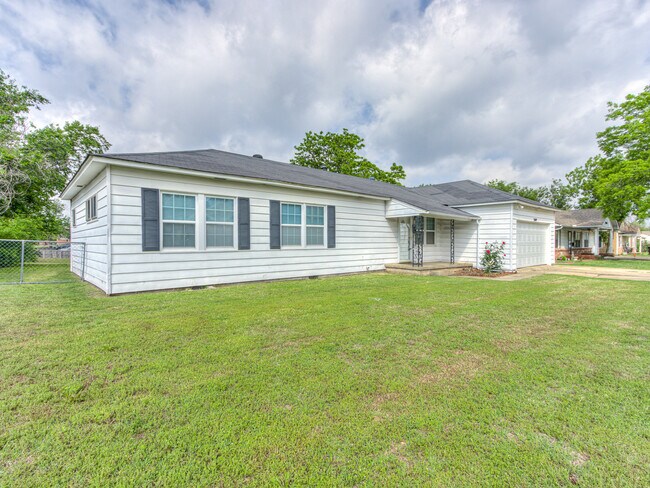 Building Photo - 2609 Mickey Rd