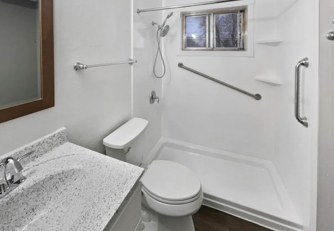 Building Photo - 2127 Saranac Dr