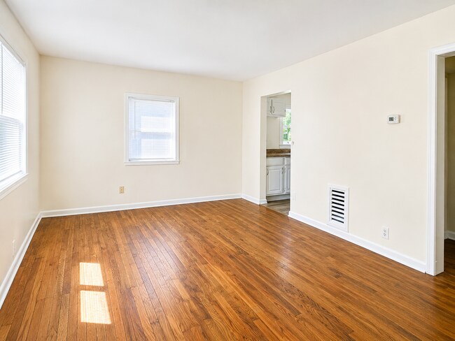 Foto del edificio - 2034 Ferris Rd