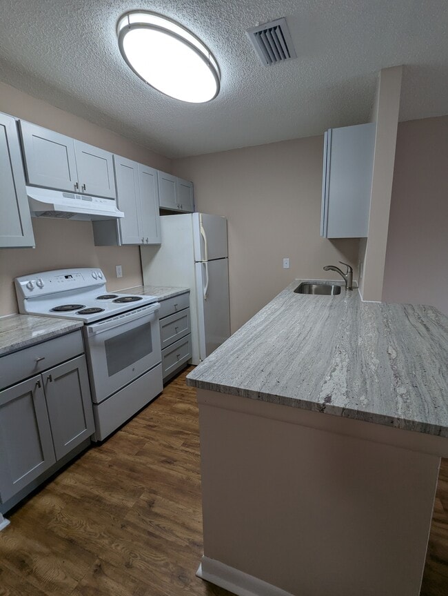 Building Photo - 6840 Blue Heron Blvd